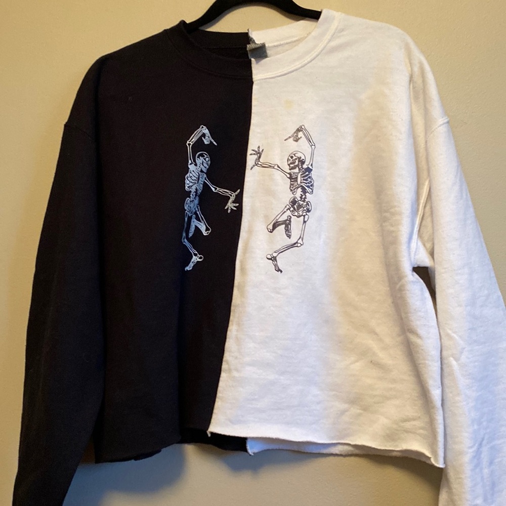 Half and half skeleton cropped sweatshirt